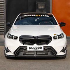 SOOQOO BMW M5 G90 carbon fibre front splitter - close-up of carbon fibre weave detail