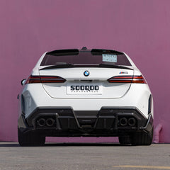 SOOQOO BMW M5 G90 carbon fibre spoiler - close-up of carbon fibre weave detail