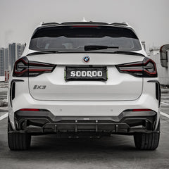 SOOQOO BMW X3 G01 carbon fibre spoiler - close-up of carbon fibre weave detail