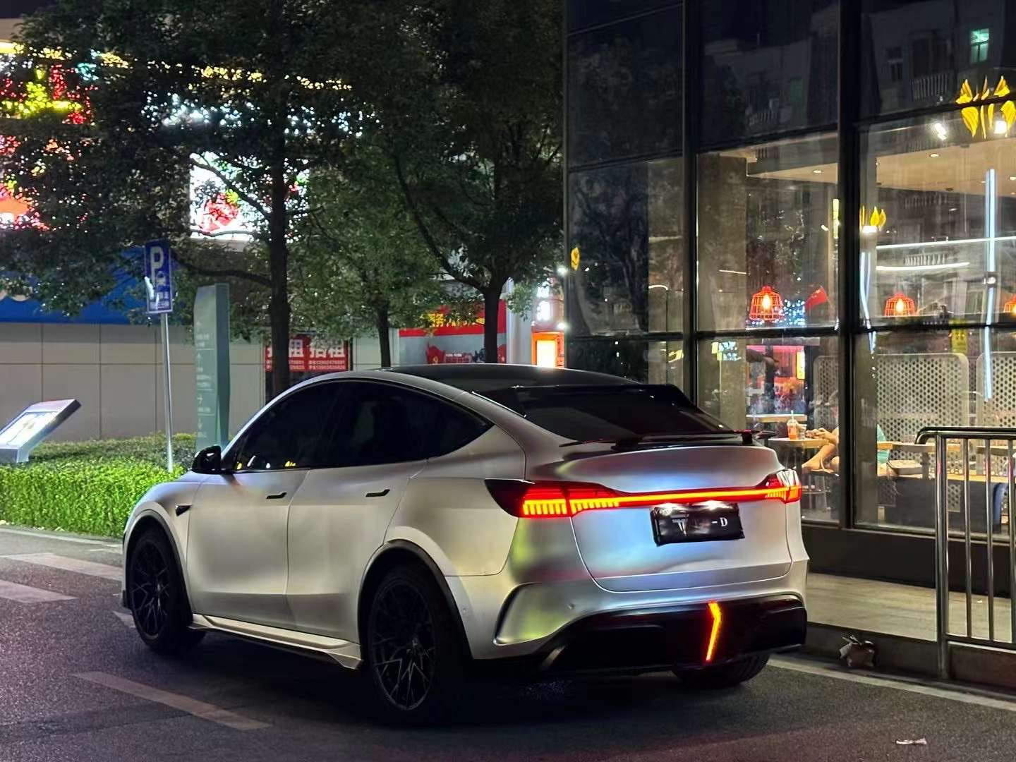 Robot "STARSHIP" Wheel Arches For Tesla Model Y / Performance