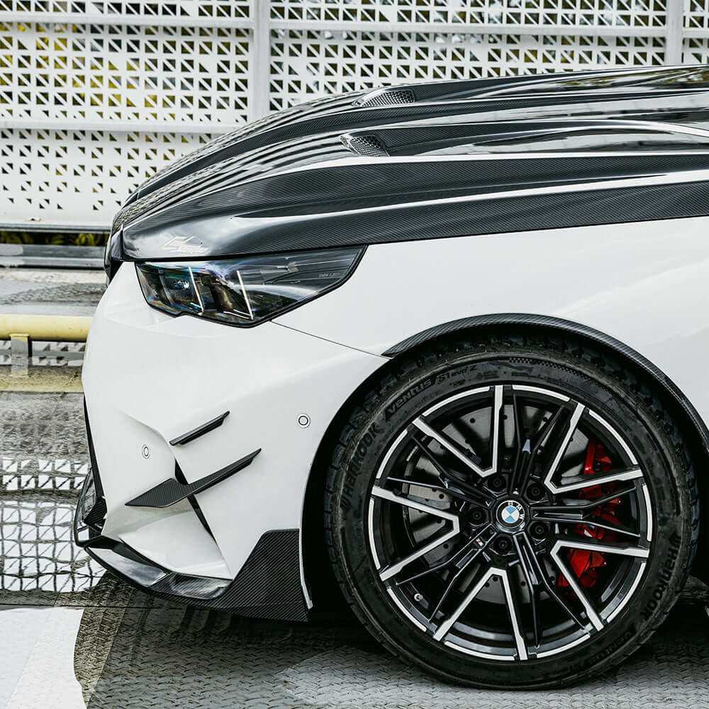SOOQOO BMW M5 G90 carbon fibre hood - front three-quarter view