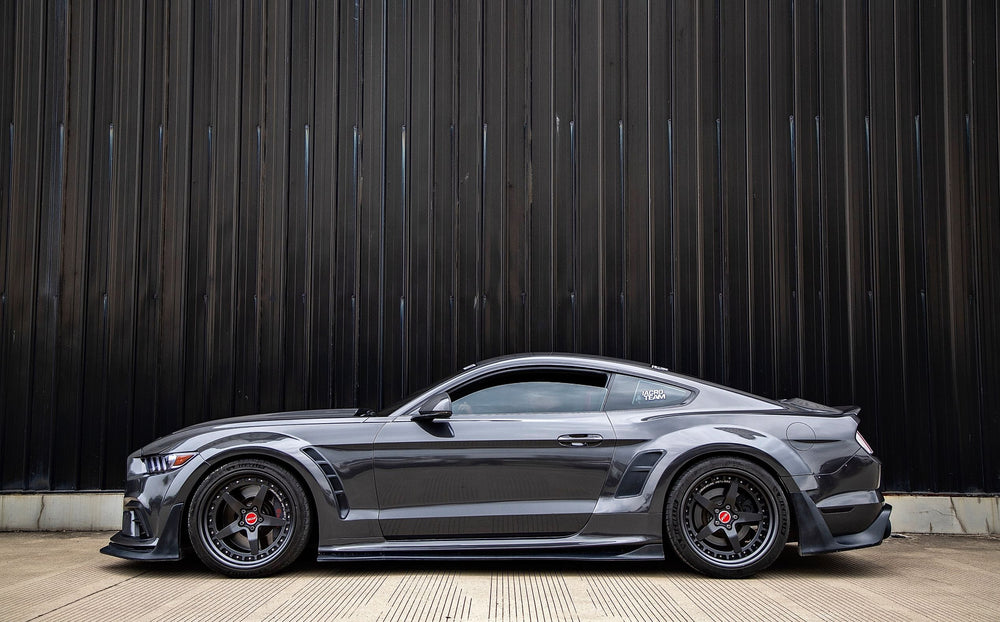 Robot  "Cavalier" Widebody Wheel Arches & Side Skirts For Mustang S550.1 2015-2017 Carbon Fiber