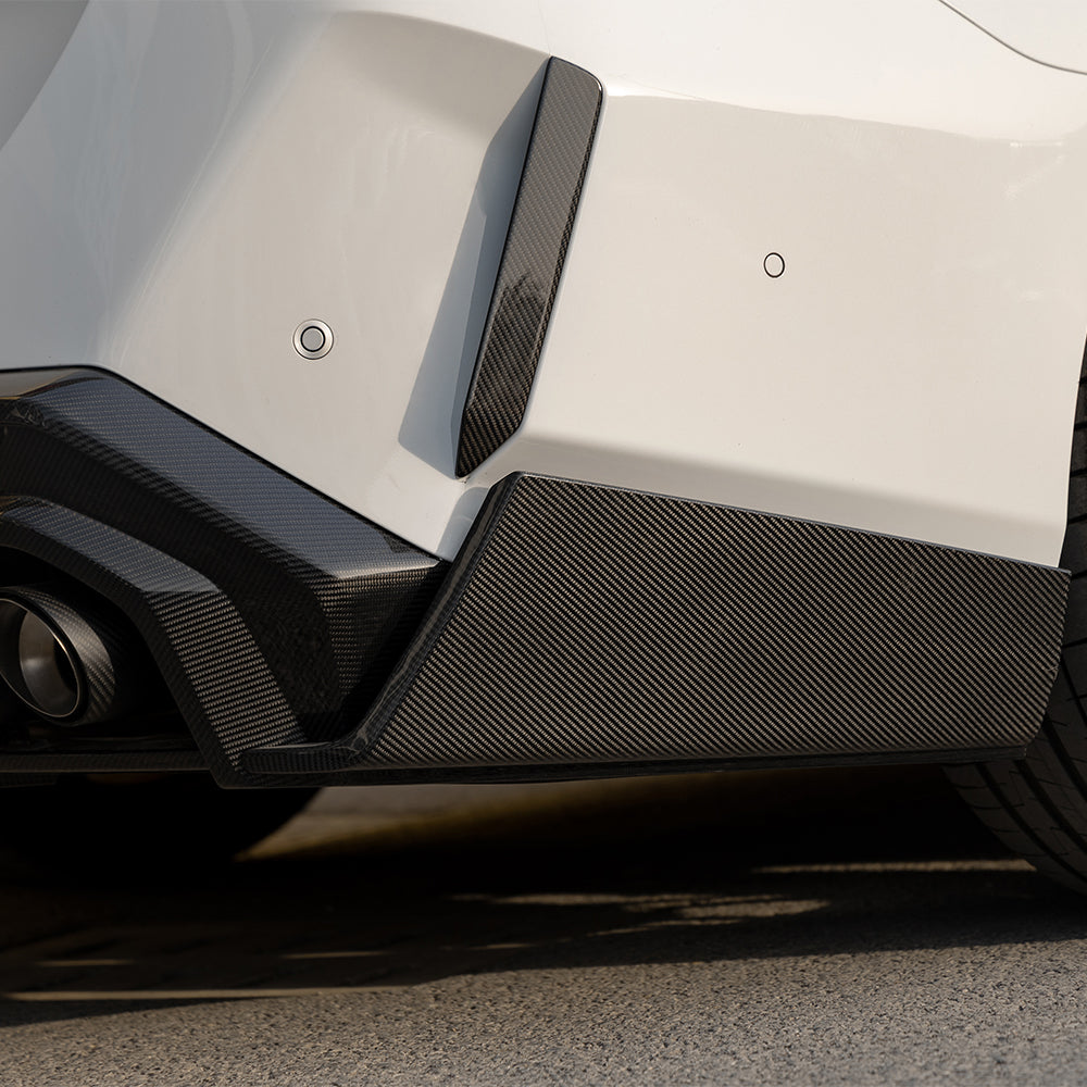 SOOQOO BMW M5 G90 carbon fibre rear diffuser - top-down view showing panel alignment