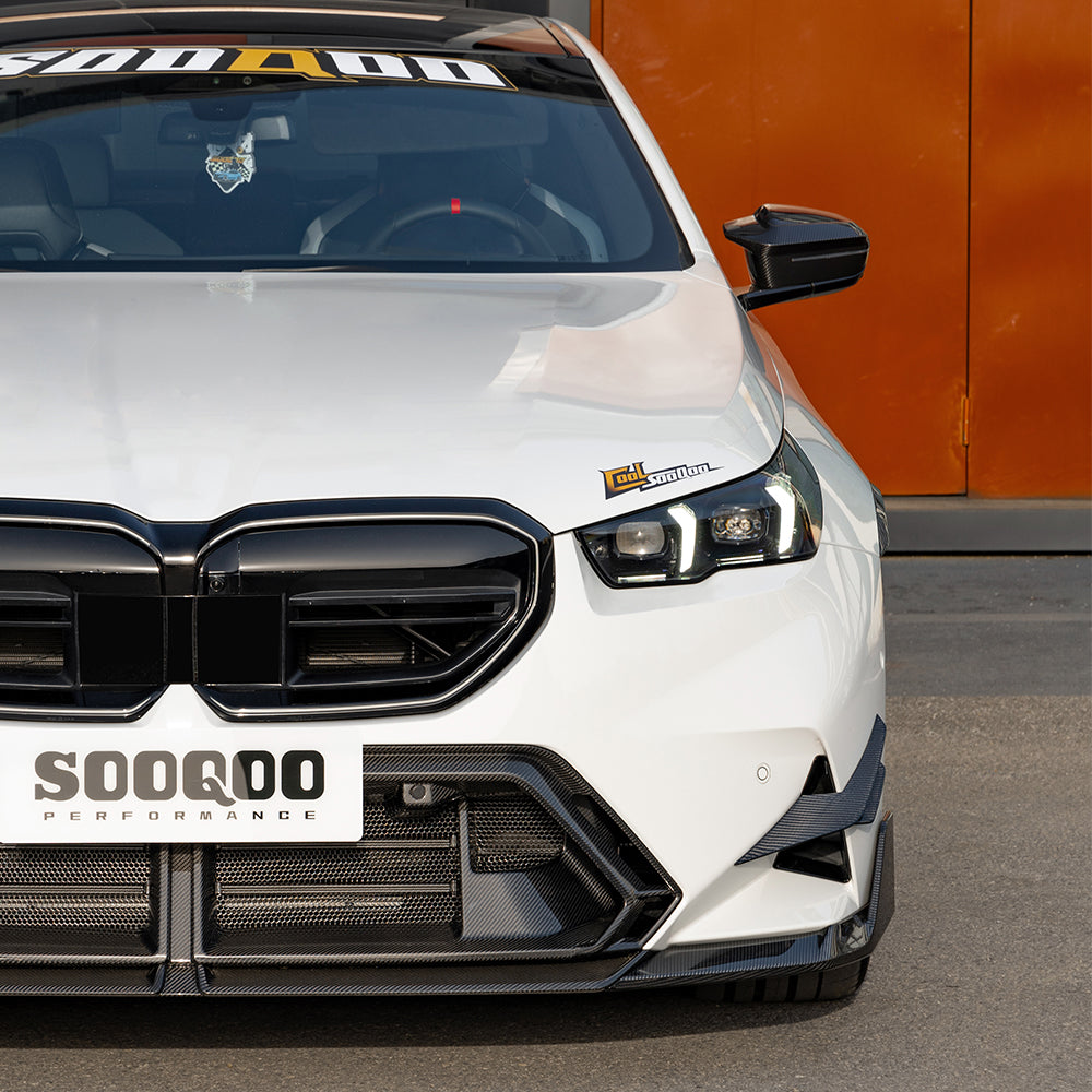 SOOQOO BMW M5 G90 carbon fibre front splitter - top-down view showing panel alignment