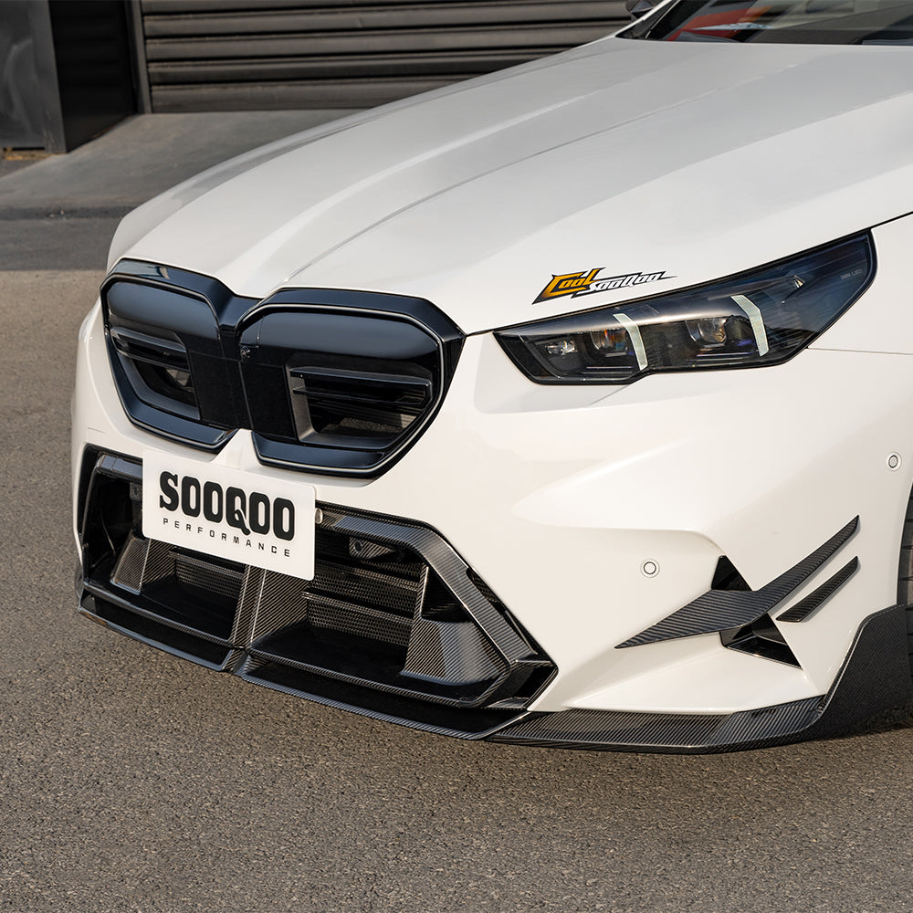 SOOQOO BMW M5 G90 carbon fibre front bumper trim - top-down view showing panel alignment