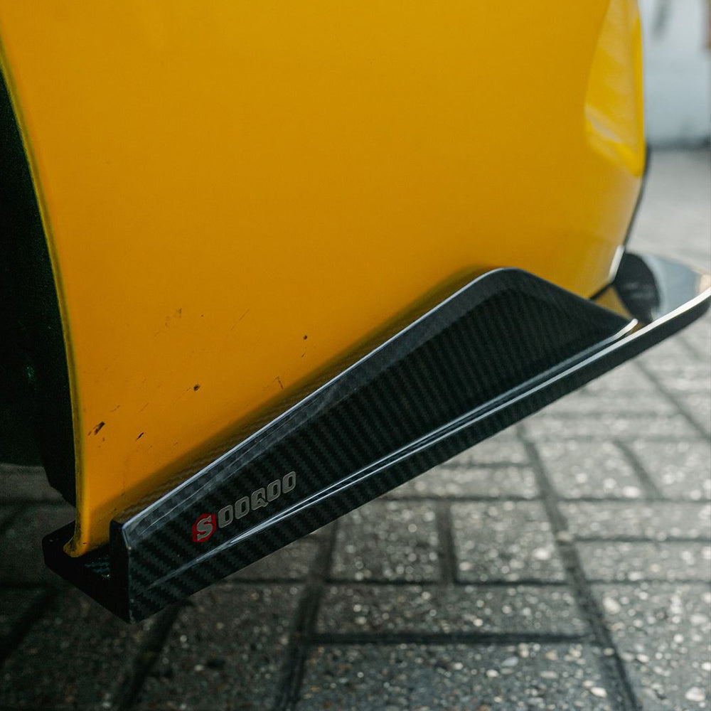 SOOQOO BMW M8 F91 carbon fibre rear diffuser - close-up of carbon fibre weave detail
