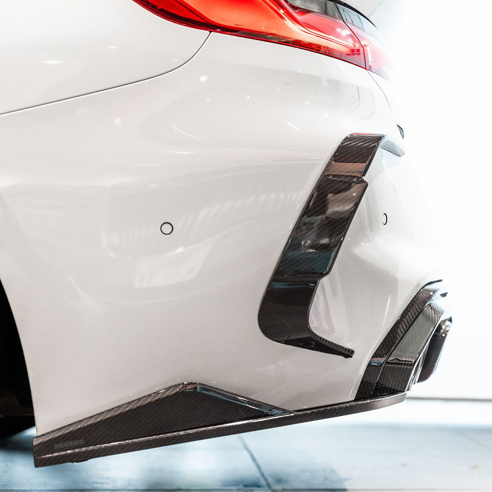 SOOQOO BMW M8 F91 carbon fibre rear diffuser - top-down view showing panel alignment