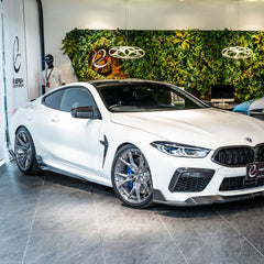 SOOQOO BMW M8 F92 carbon fibre side skirt - close-up of carbon fibre weave detail