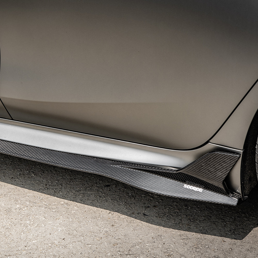 SOOQOO BMW M8 F93 carbon fibre side skirt - side profile view