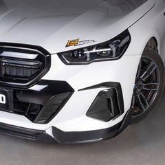 SOOQOO BMW 5 Series G60 carbon fibre front side vent - rear three-quarter view
