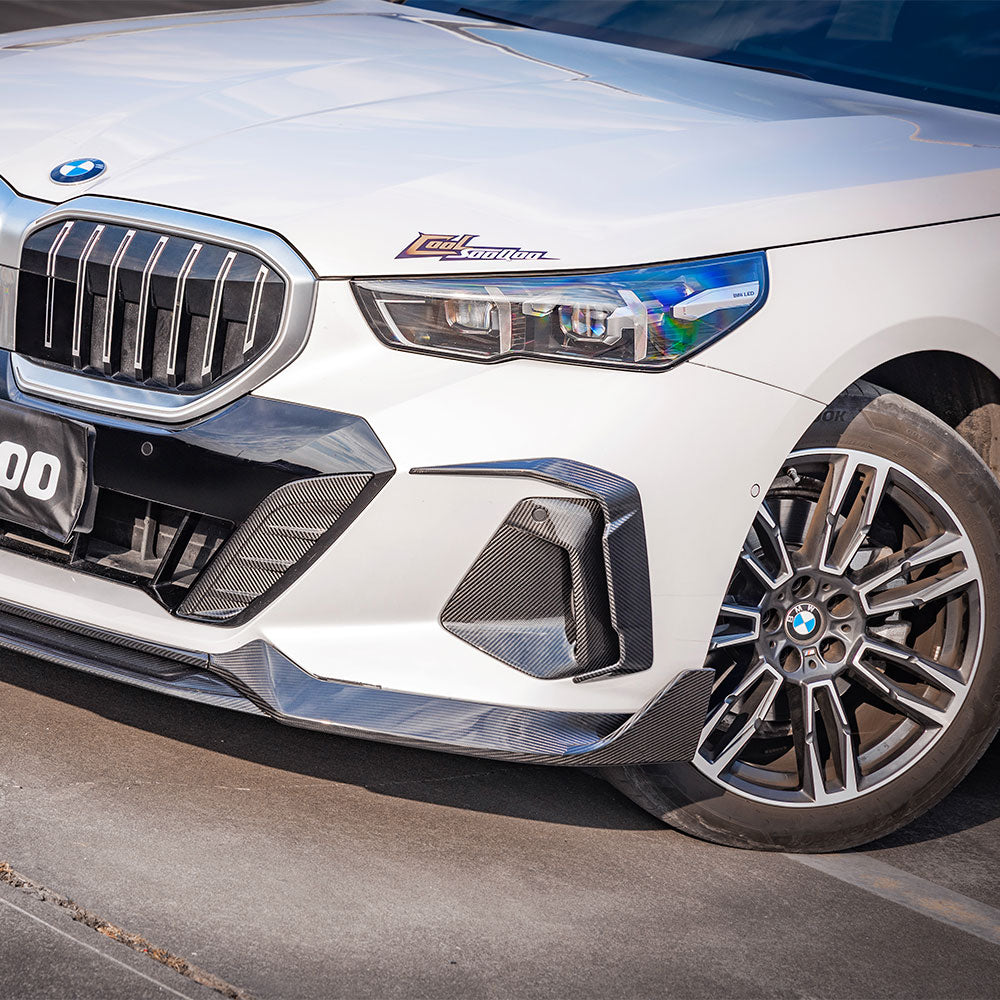 SOOQOO BMW 5 Series G60 carbon fibre front side vent - full vehicle shot with part installed
