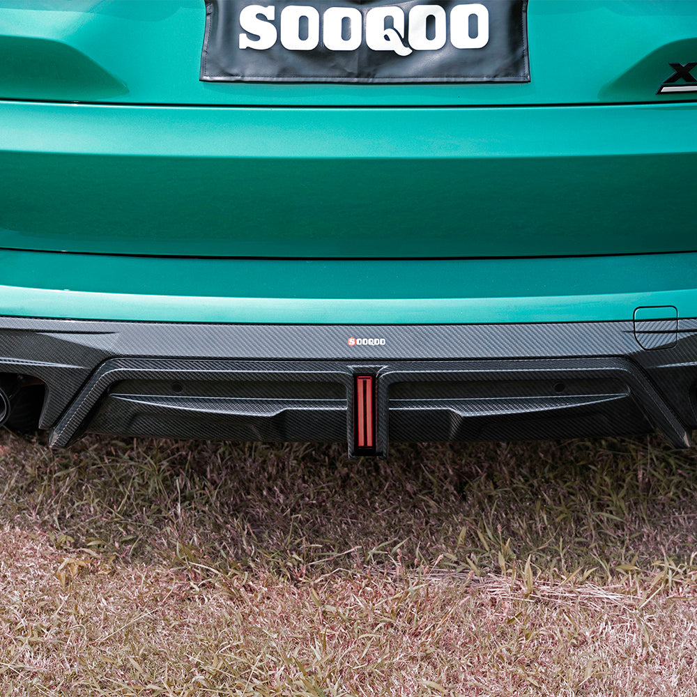 SOOQOO BMW X5M F95 carbon fibre rear diffuser - close-up of carbon fibre weave detail