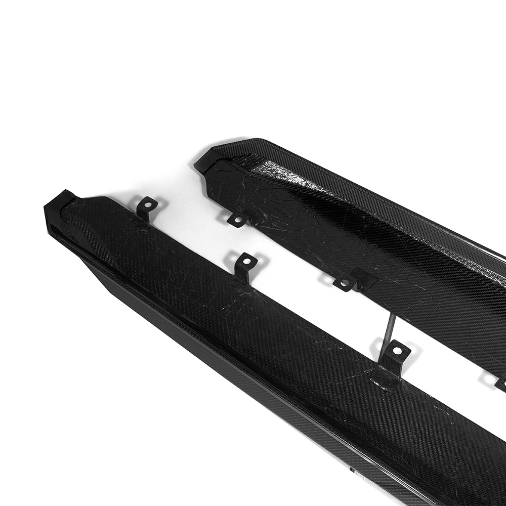 SOOQOO BMW X5M F95 carbon fibre side skirt - detail shot of mounting points
