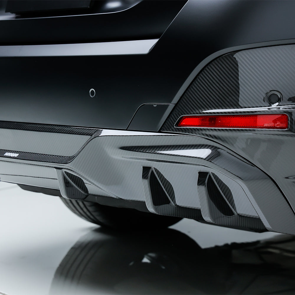SOOQOO BMW  G26 carbon fibre rear diffuser - top-down view showing panel alignment