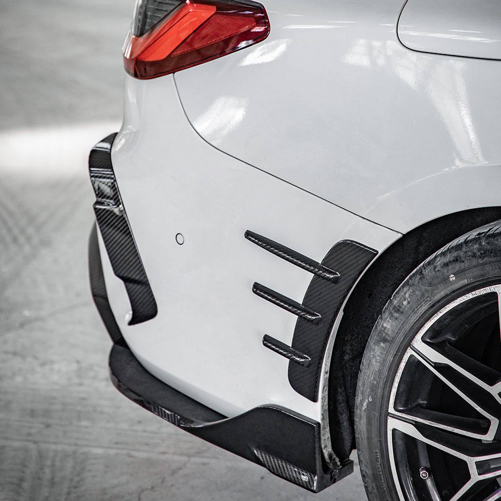 SOOQOO BMW 4 Series G22 carbon fibre side spat - top-down view showing panel alignment