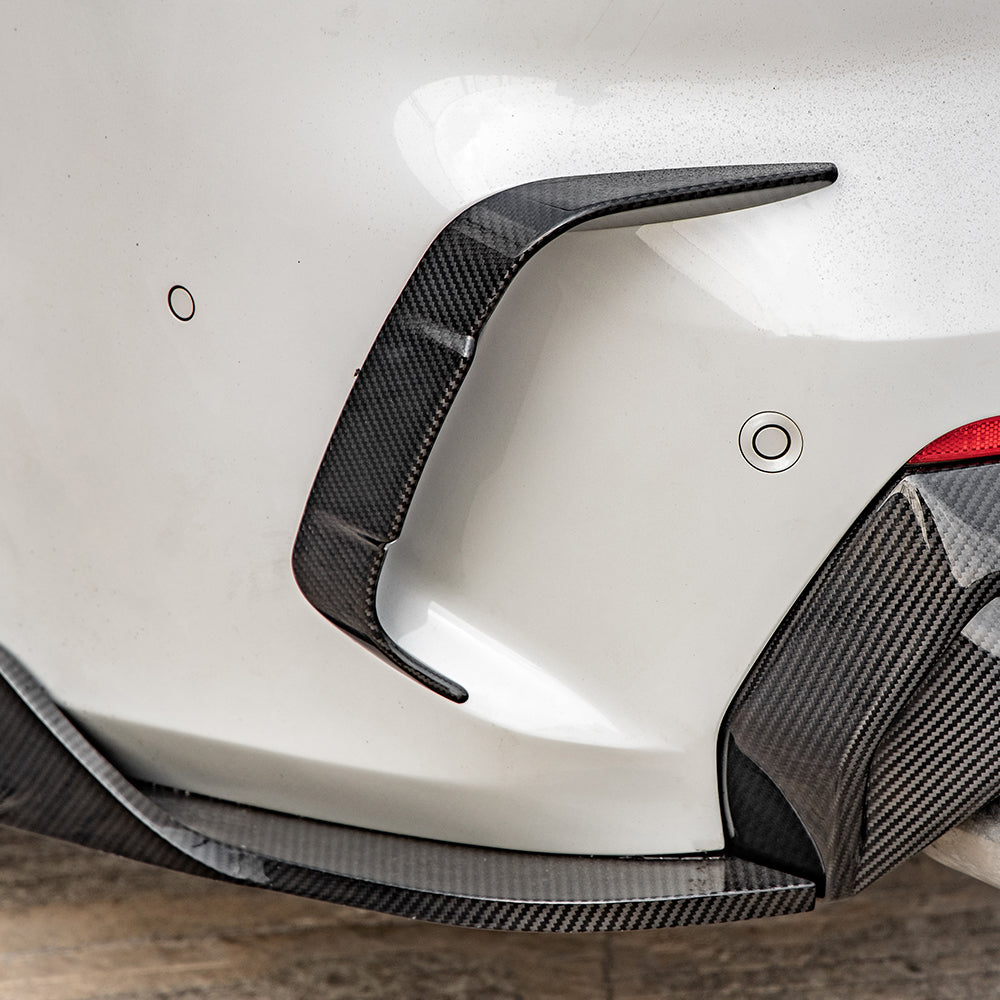 SOOQOO BMW 4 Series G22 carbon fibre carbon trim - close-up of carbon fibre weave detail