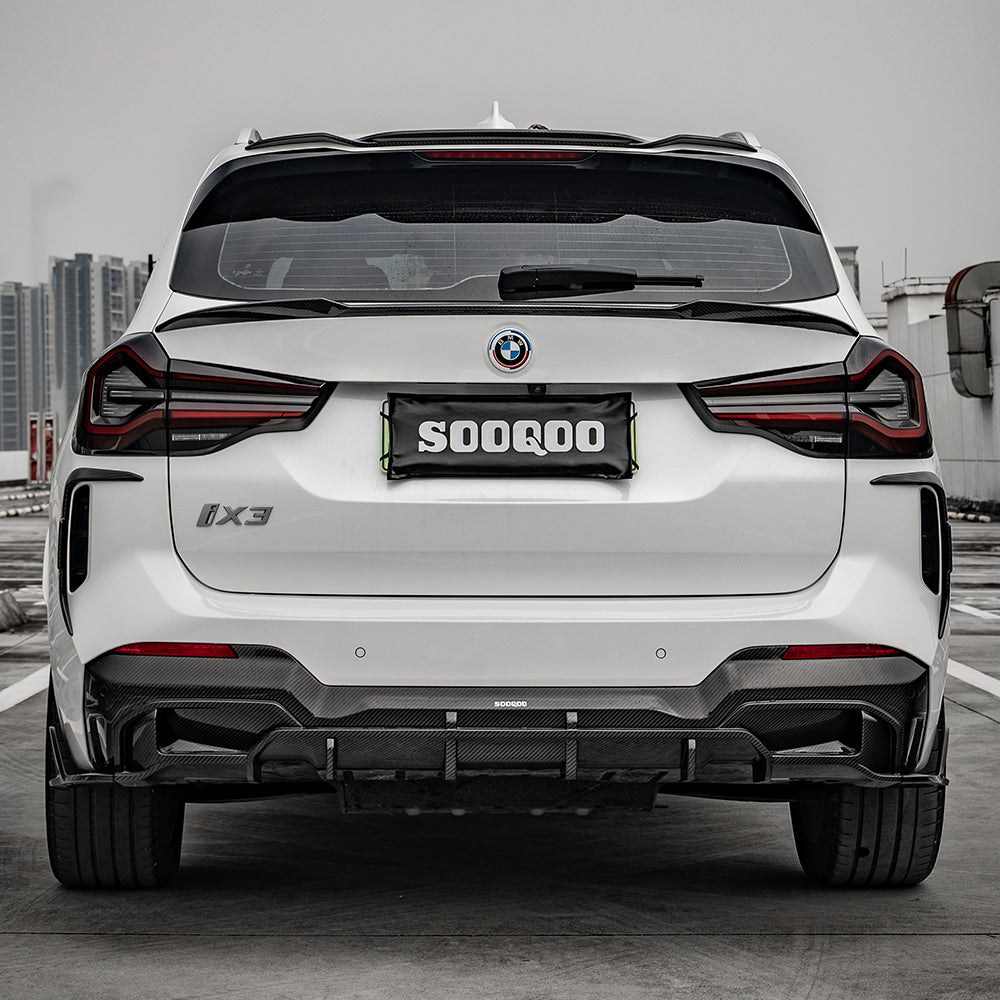 SOOQOO BMW X3 G01 carbon fibre spoiler - close-up of carbon fibre weave detail