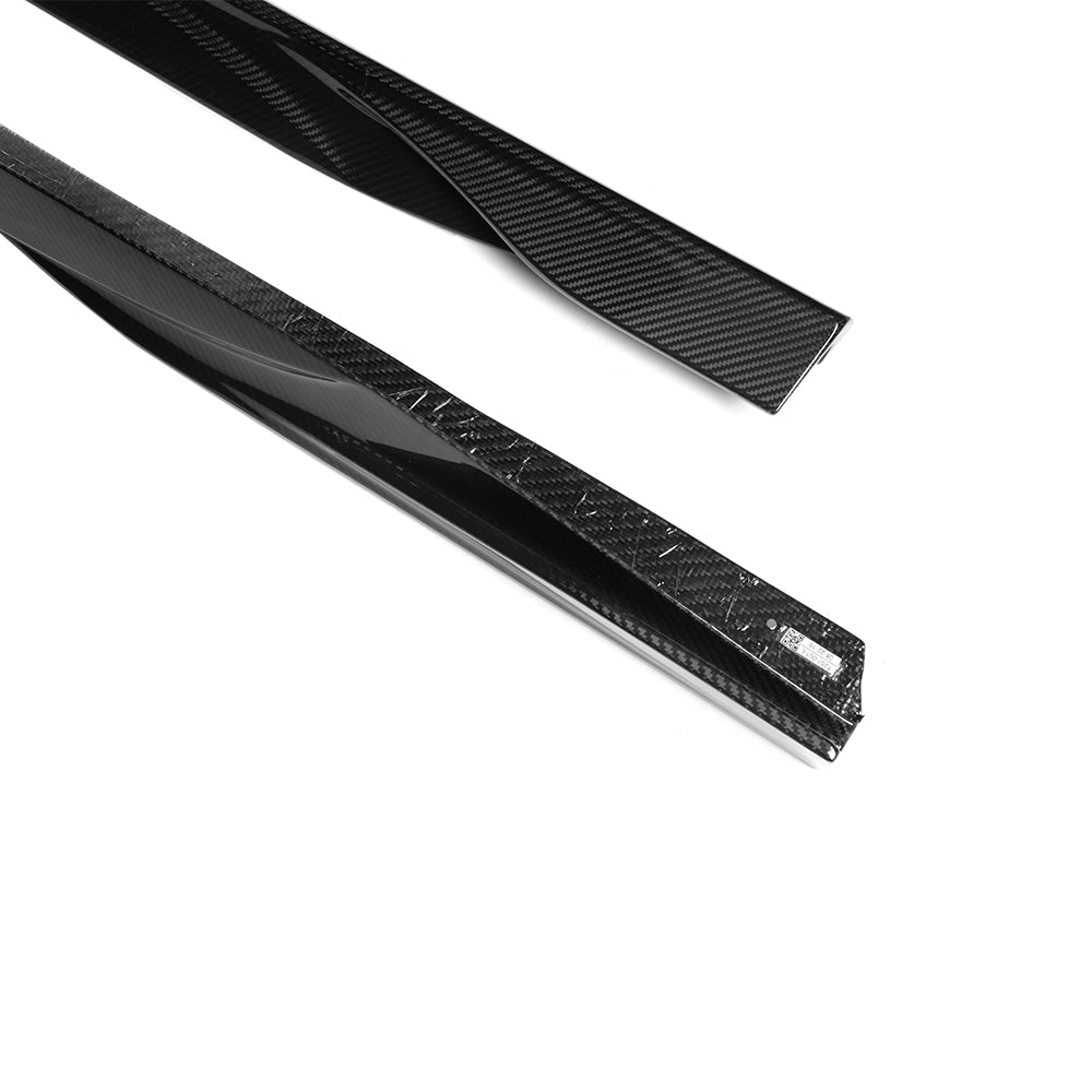 SOOQOO BMW i4 G26 carbon fibre side skirt - installation fitment view