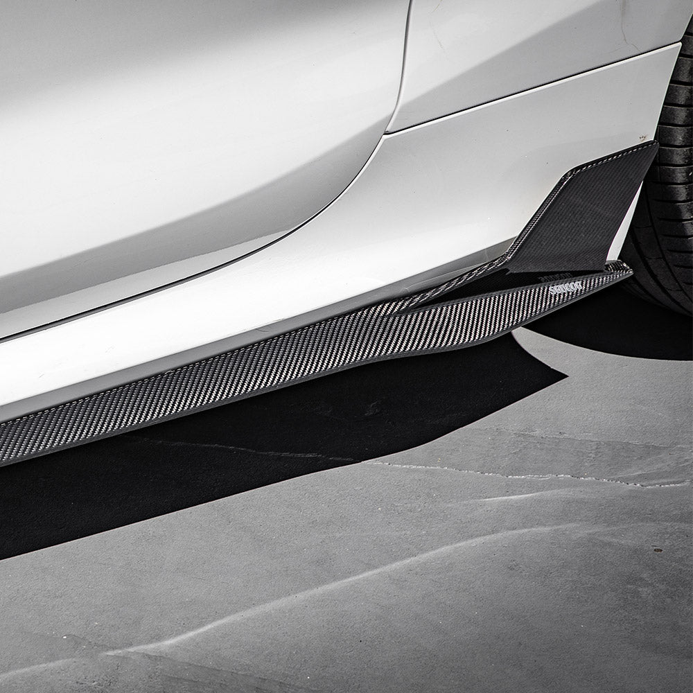 SOOQOO BMW M8 F92 carbon fibre side skirt - installation fitment view