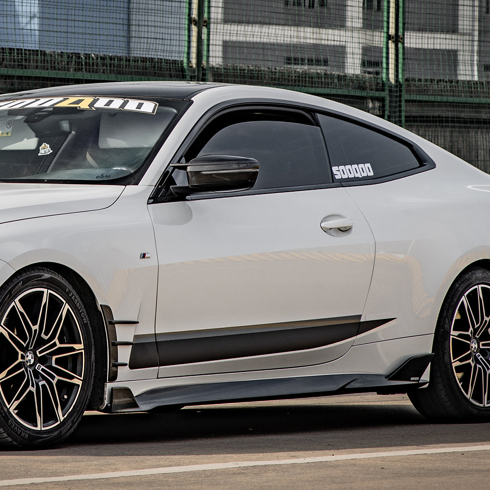 SOOQOO BMW 4 Series G22 carbon fibre side skirt - close-up of carbon fibre weave detail