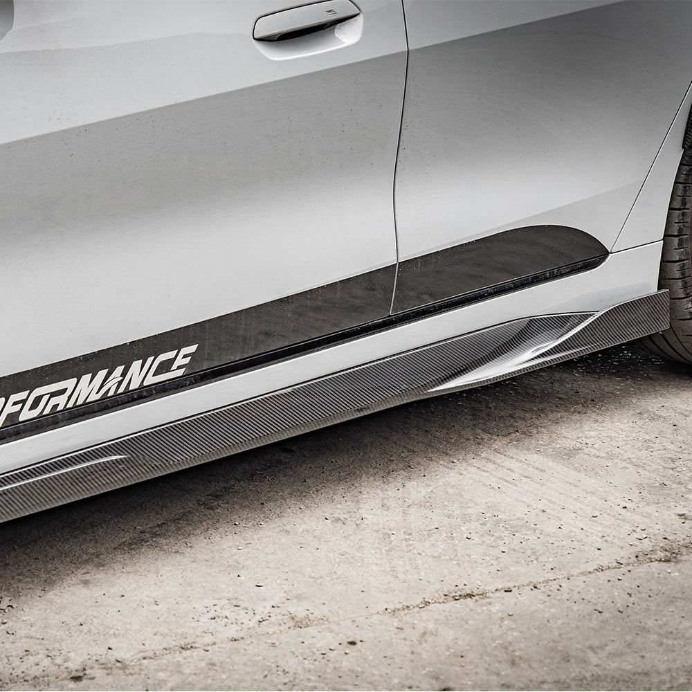 SOOQOO BMW 4 Series G26 carbon fibre side skirt - close-up of carbon fibre weave detail