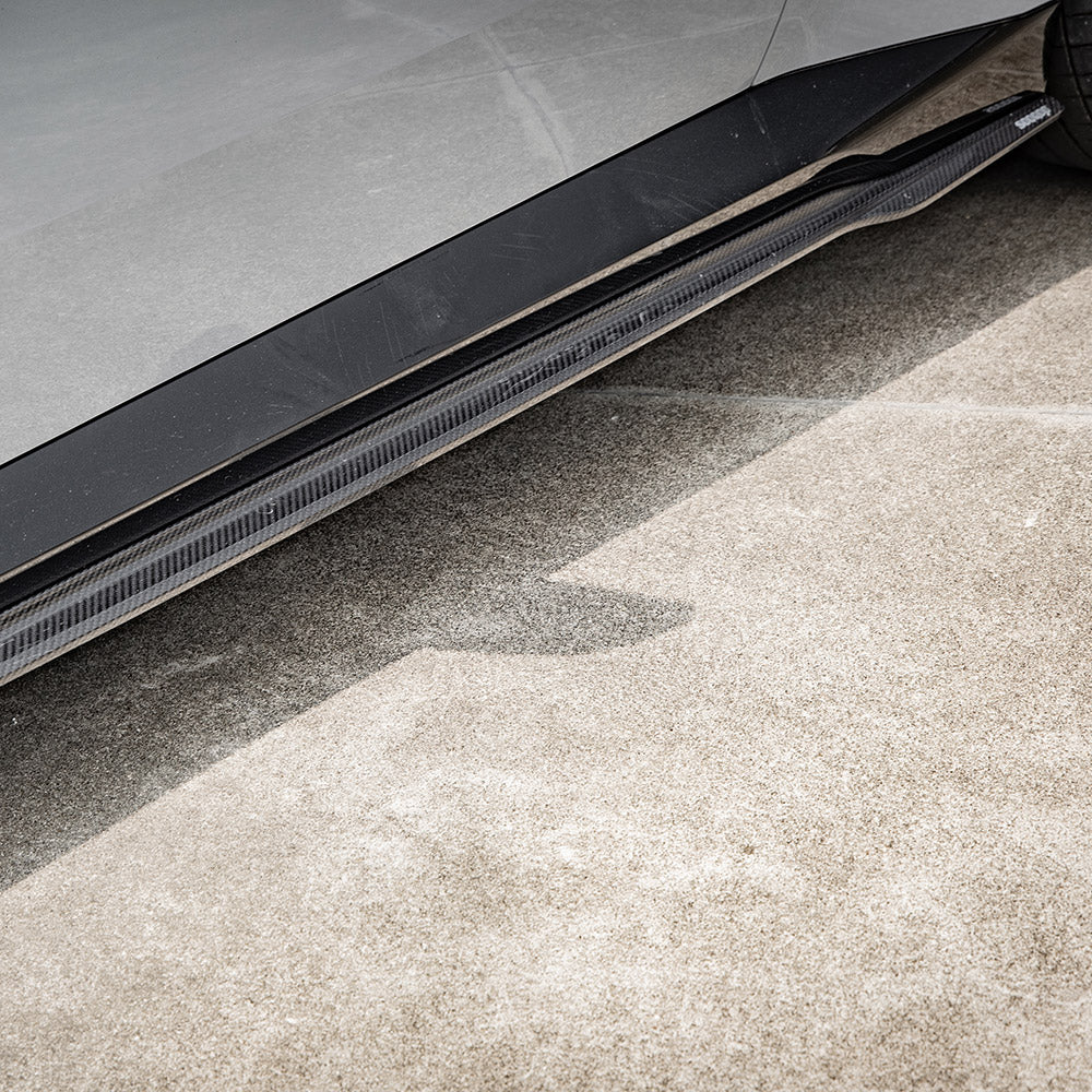 SOOQOO BMW 2 Series G42 carbon fibre side skirt - top-down view showing panel alignment
