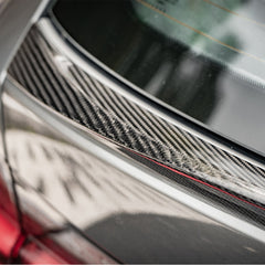 SOOQOO BMW M3 G81 carbon fibre spoiler - close-up of carbon fibre weave detail