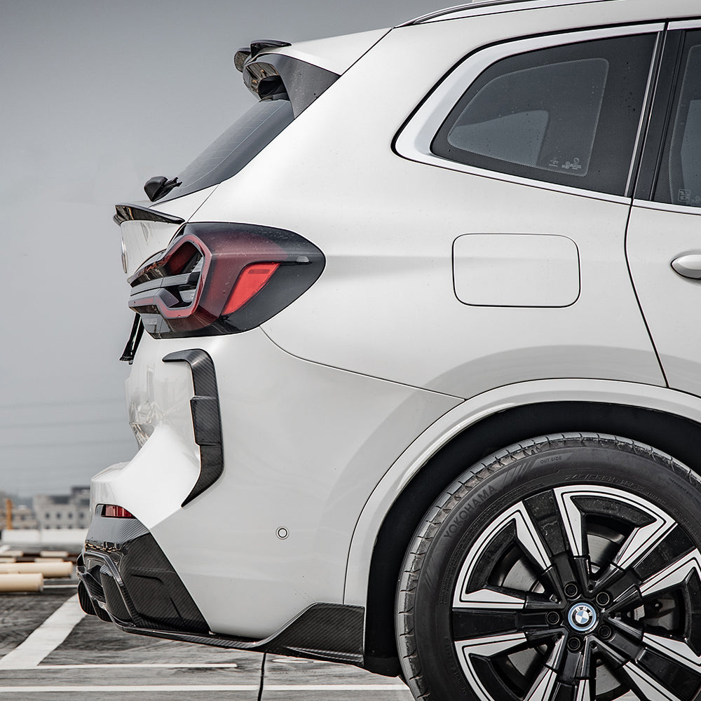 SOOQOO BMW X3 G01 carbon fibre spoiler - top-down view showing panel alignment