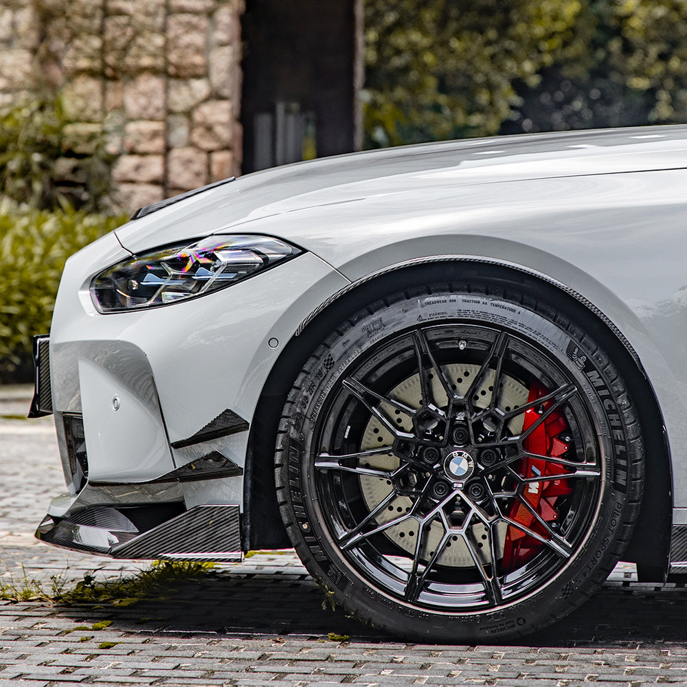 SOOQOO BMW M3  carbon fibre front splitter - top-down view showing panel alignment