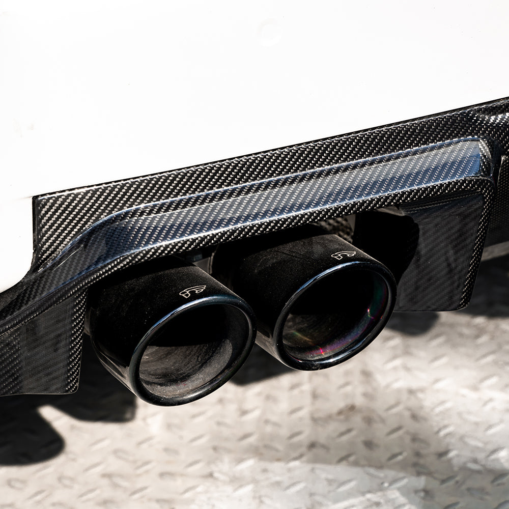 SOOQOO BMW M2 G87 carbon fibre rear diffuser - top-down view showing panel alignment