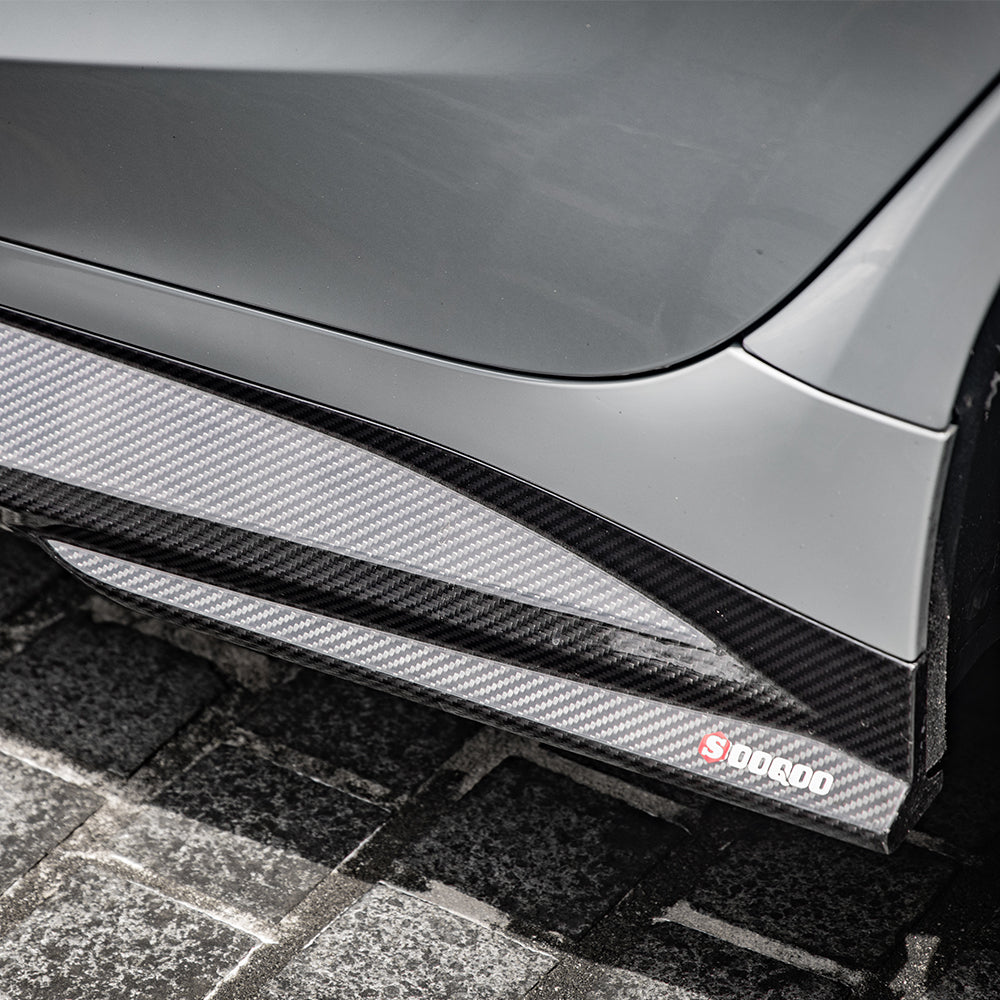 SOOQOO BMW M3 G80 carbon fibre side skirt - top-down view showing panel alignment