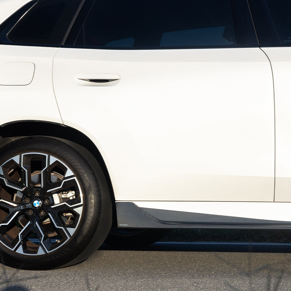 SOOQOO BMW X3 G45 carbon fibre side skirt - full vehicle shot with part installed