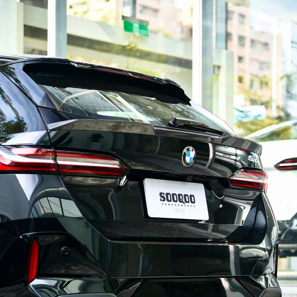SOOQOO BMW M5 G99 carbon fibre spoiler - top-down view showing panel alignment